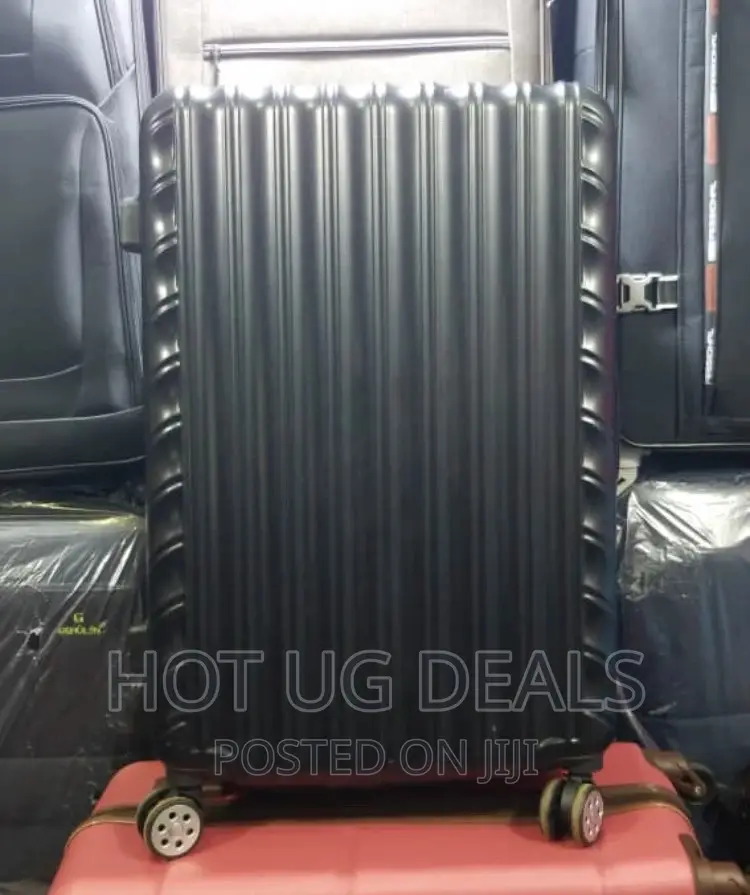 4 Wheel Large Size Spinner Suitcase - Black, Design Vary