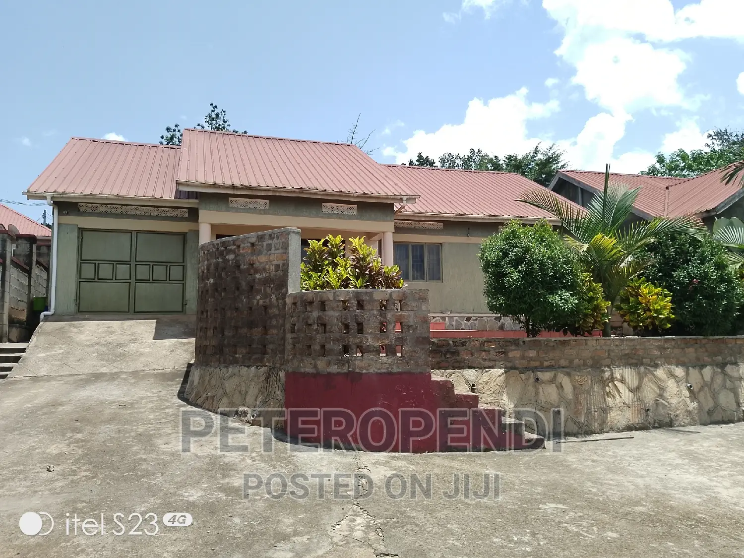 3bdrm Bungalow in Kira for sale