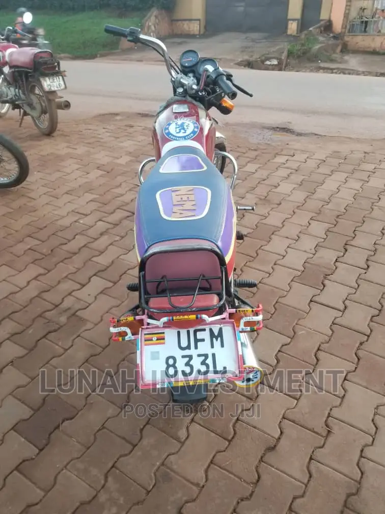 Bajaj Boxer 125 2022 Red