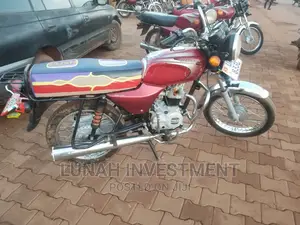 Bajaj Boxer 125 2022 Red