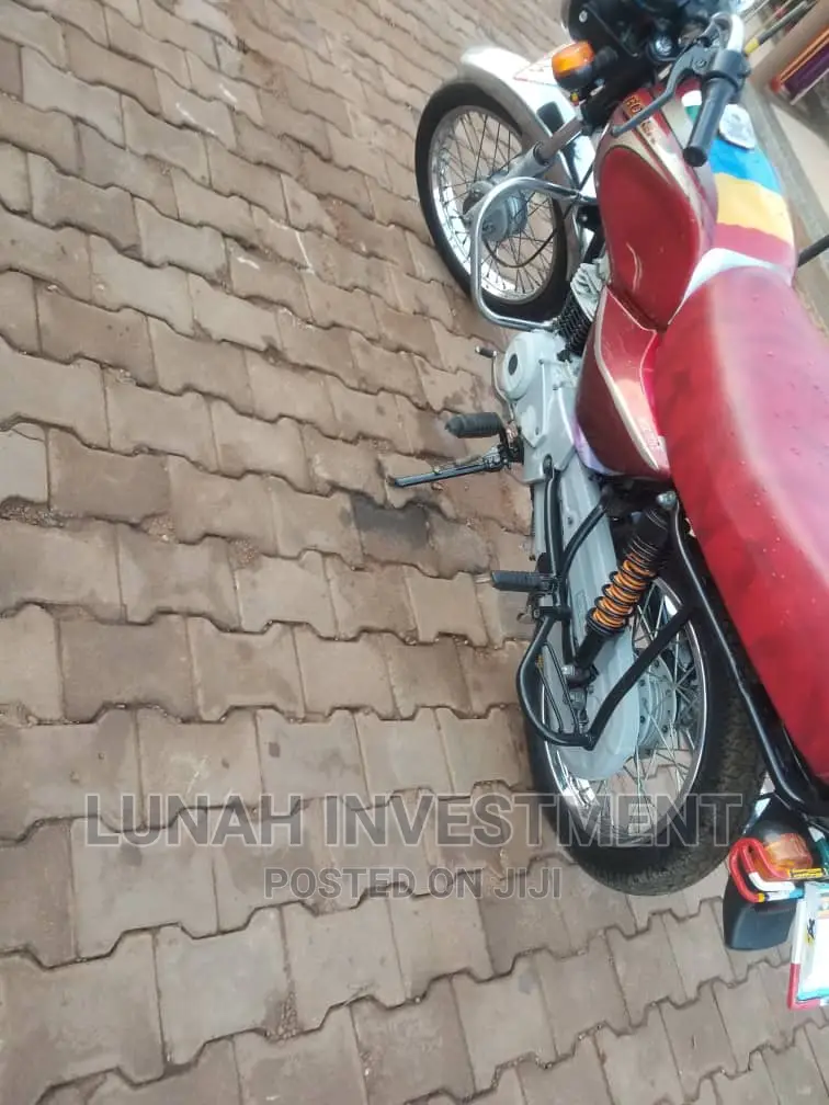 Bajaj Boxer 125 2023 Red