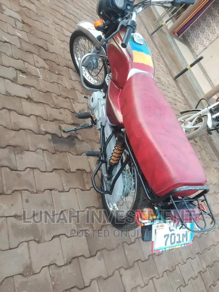 Bajaj Boxer 125 2023 Red