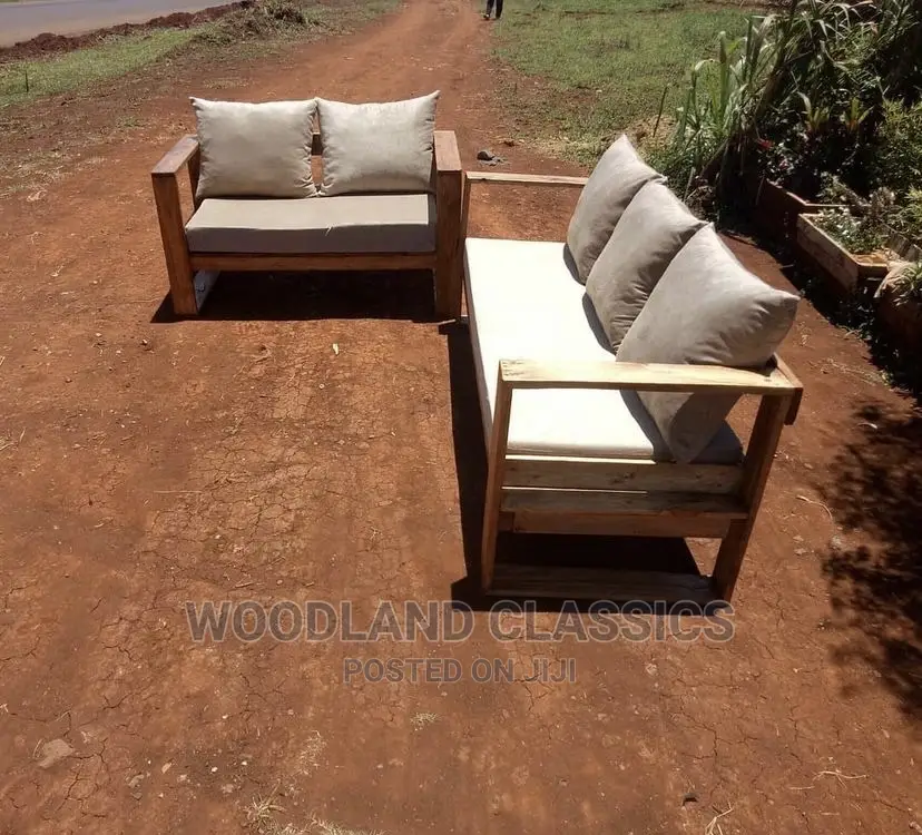 A Set of These Pallet Chairs ( 5 Seating Capacity) in Nakawa