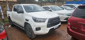 Toyota Hilux 2022 White