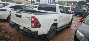 Toyota Hilux 2022 White