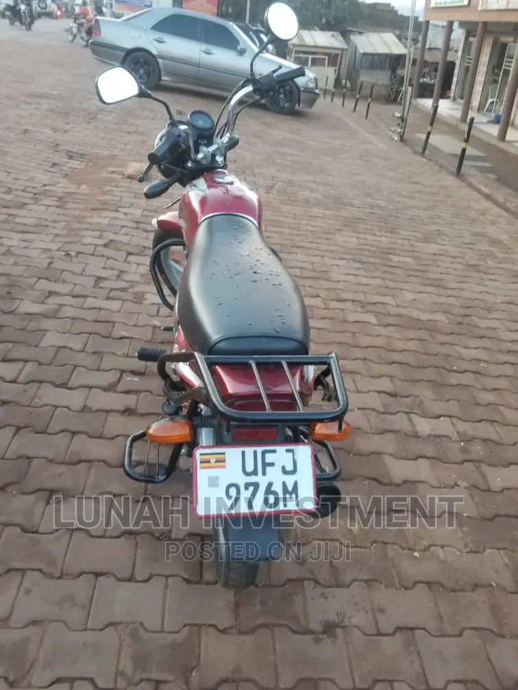 Bajaj Boxer 125 2023 Red