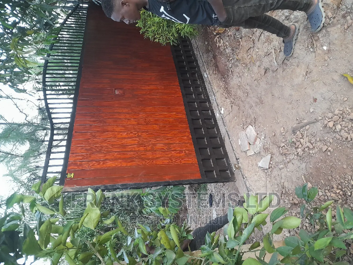 Mahogany Metallic Gate