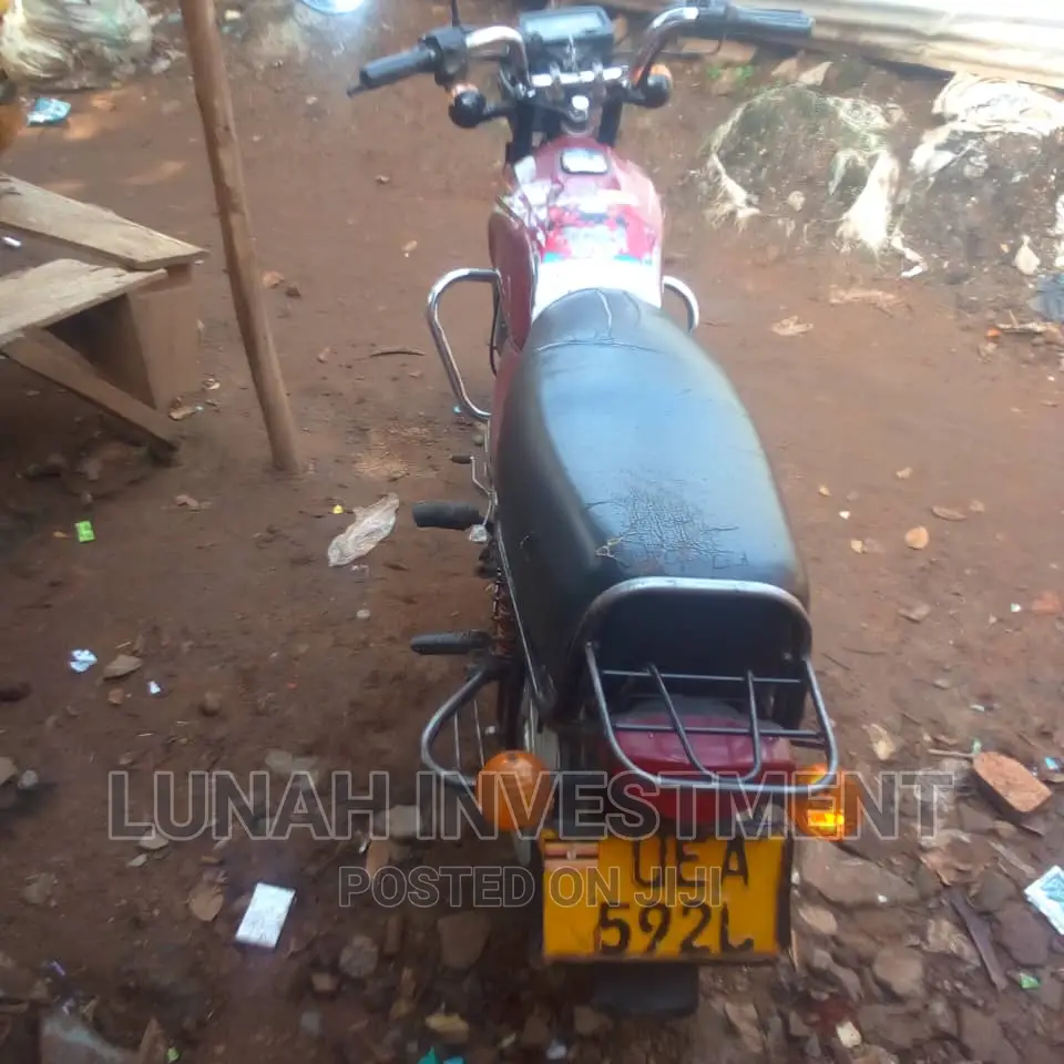 Bajaj Boxer 100 2021 Red