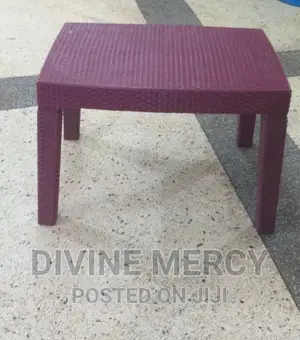 Medium Square Table With Removable Legs
