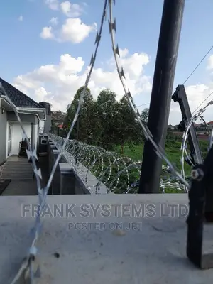 Electronic Fencing System With Sekanolya