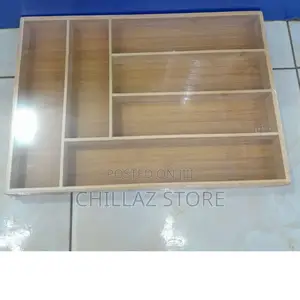 Adjustable And Extendable Bamboo Cutlery Organizer.