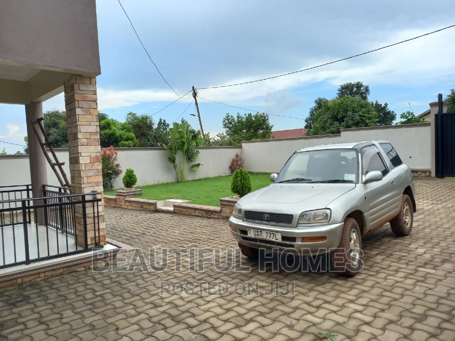 Furnished 4bdrm Bungalow in Kira for sale