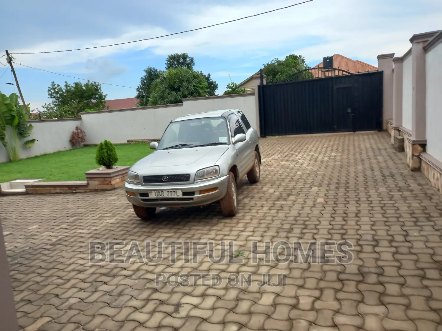 Furnished 4bdrm Bungalow in Kira for sale