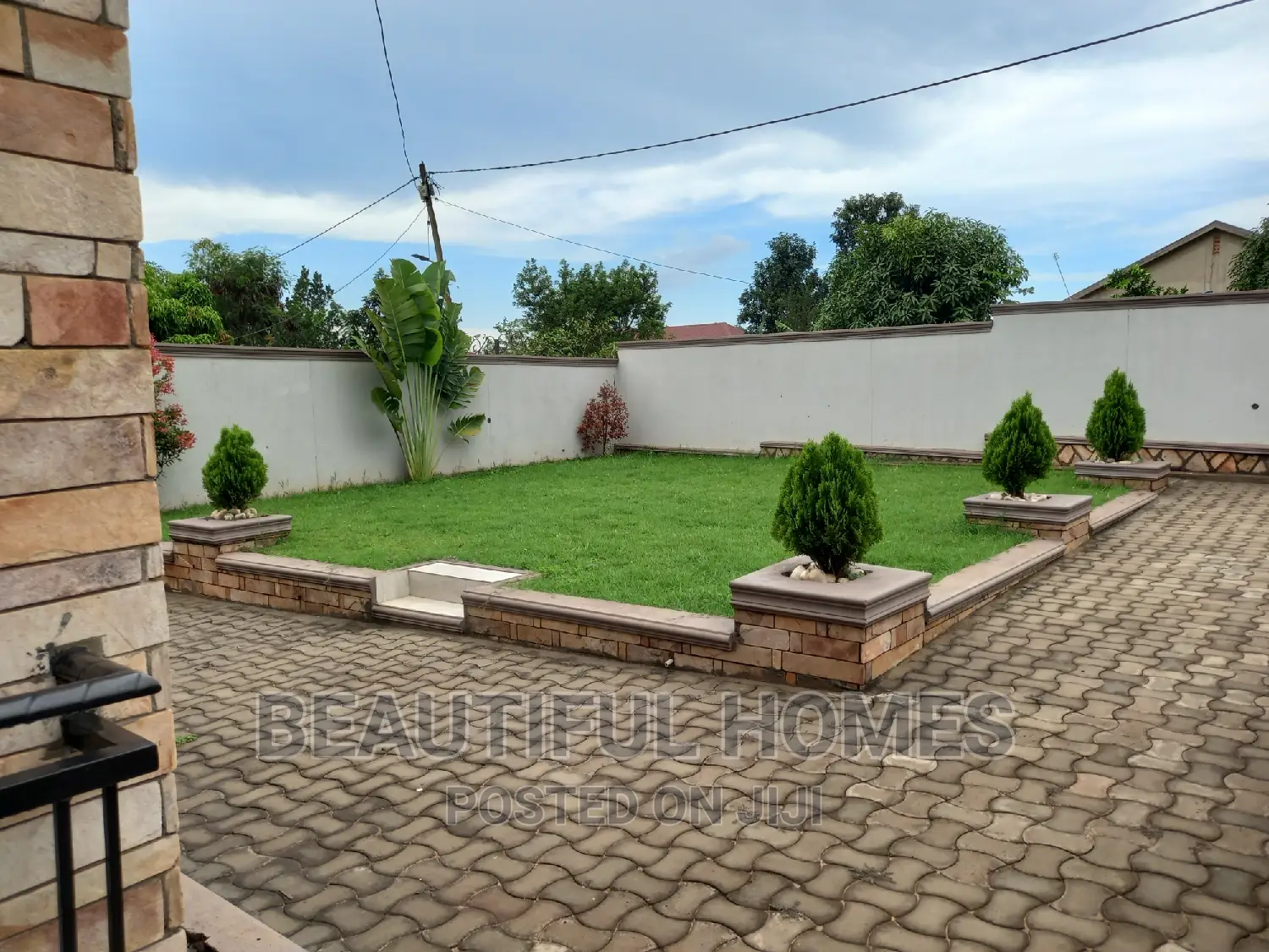 Furnished 4bdrm House in Kira for sale
