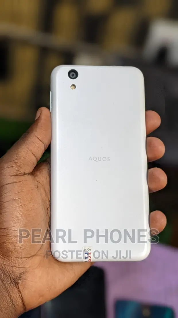 SHARP - AQUOSsense SHV40ホワイト Amazon | SHARP UQ mobile AQUOS sense SHV40 Silky White