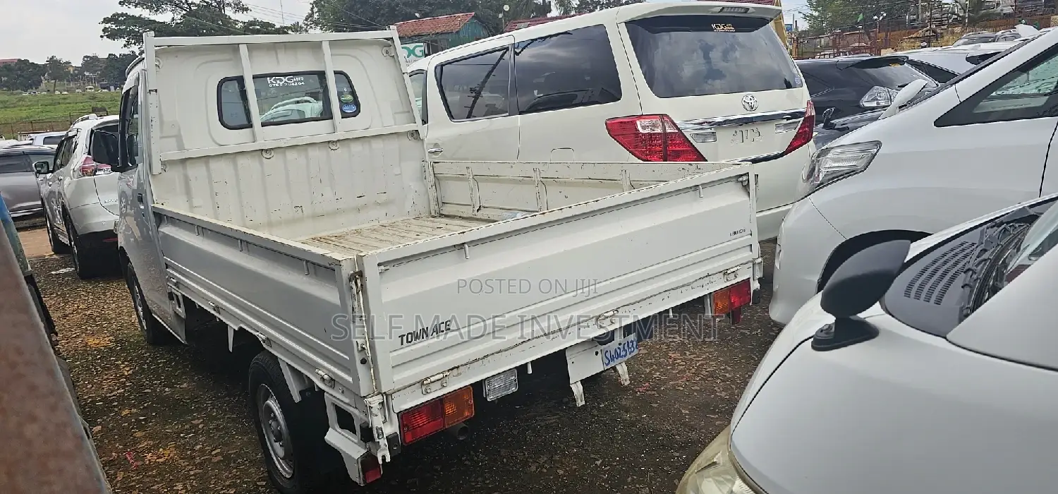 Toyota TownAce 2015 White