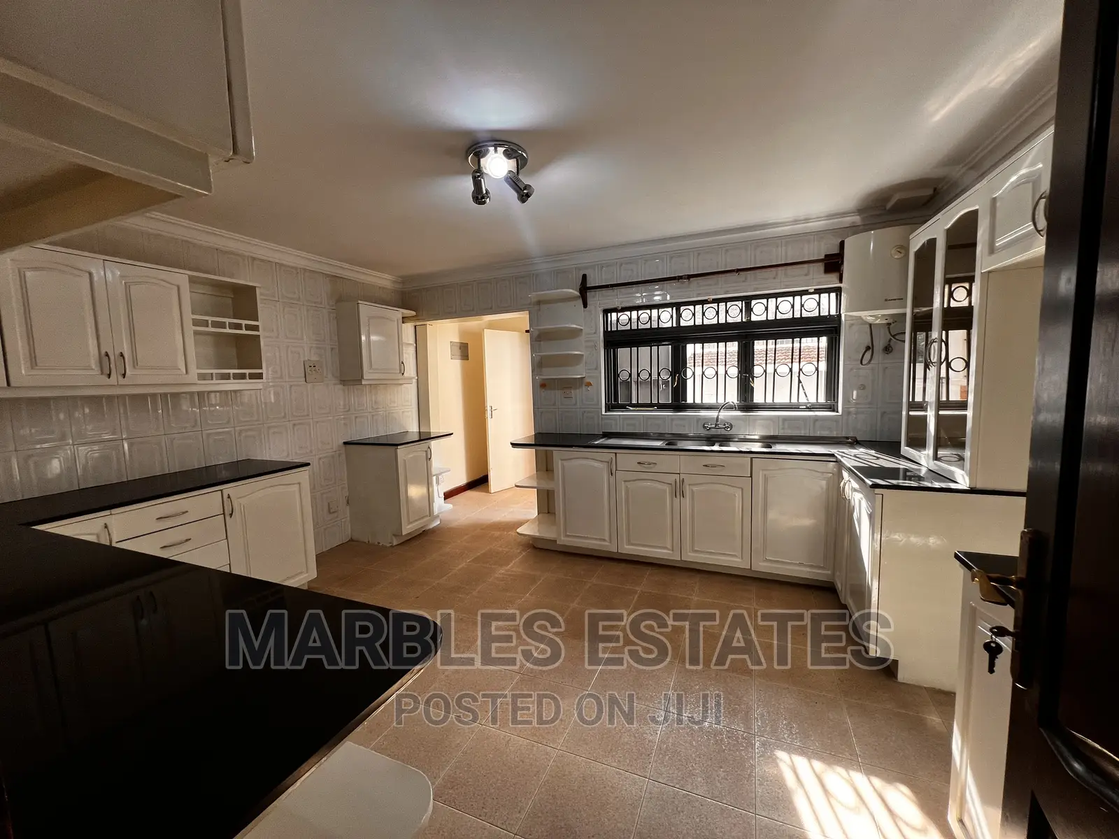 4bdrm Townhouse / Terrace in Kololo, Central Division for rent