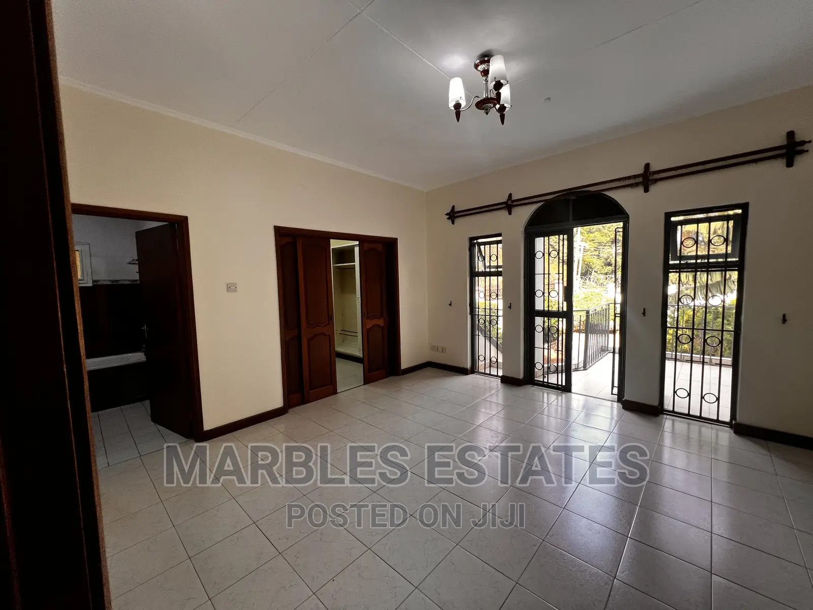 4bdrm Townhouse / Terrace in Kololo, Central Division for rent