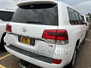 Toyota Land Cruiser 2016 White