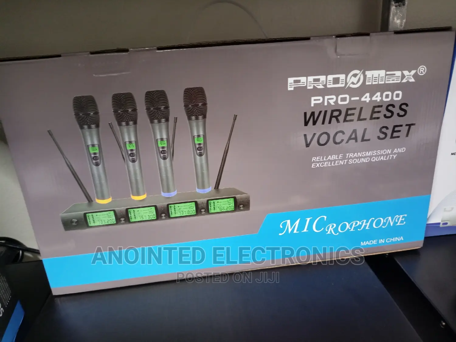 Original Microphone With a 4 Antennas