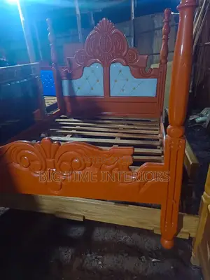 Durable 5*6 Leather Bed With High Poles
