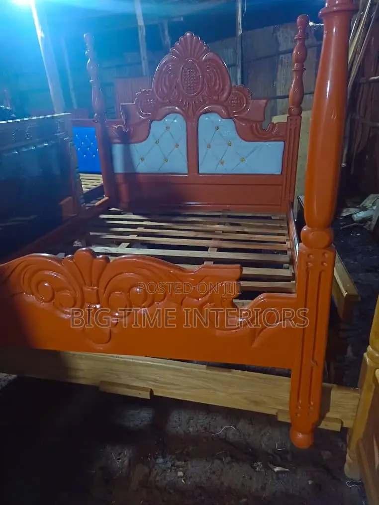 Durable 5*6 Leather Bed With High Poles