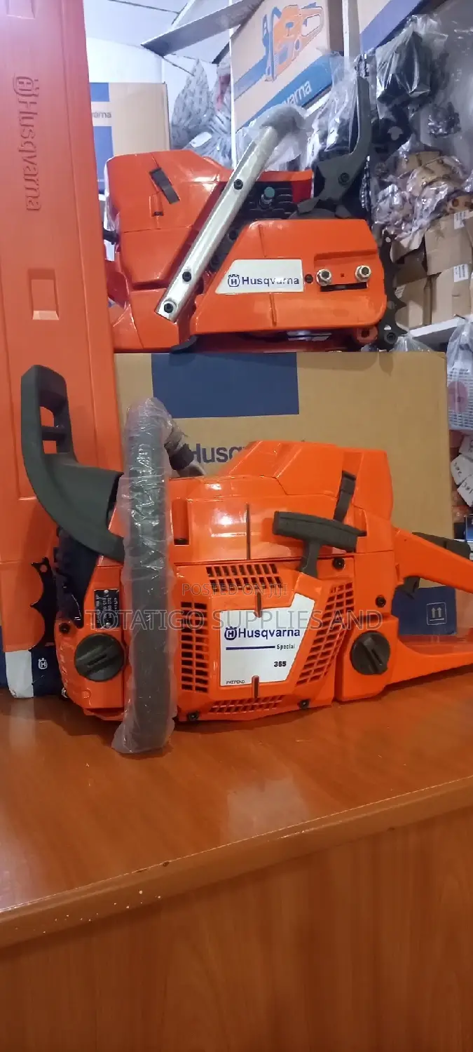 Husqvarna 272 / 365 Chainsaw Machine