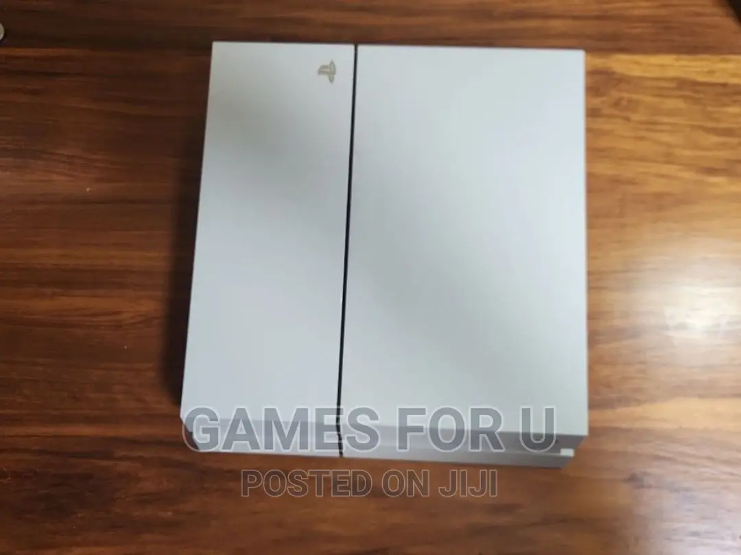 White Ps4 Standard With Fifa Installed