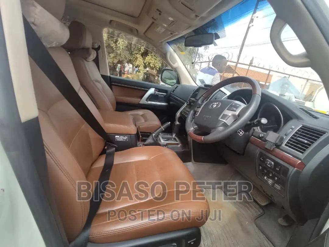 Toyota Land Cruiser 4.0 V6 DLX 2014 White