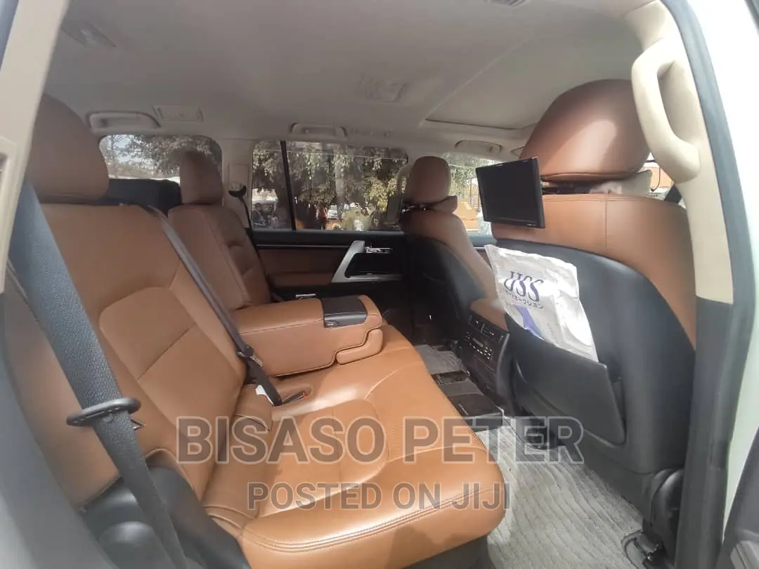 Toyota Land Cruiser 4.0 V6 DLX 2014 White