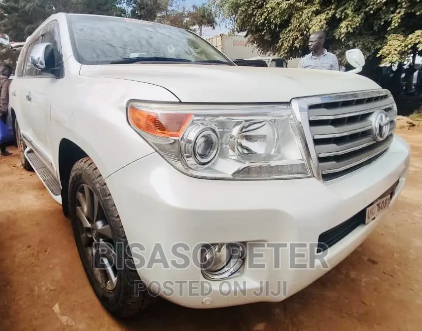 Toyota Land Cruiser 4.0 V6 DLX 2014 White