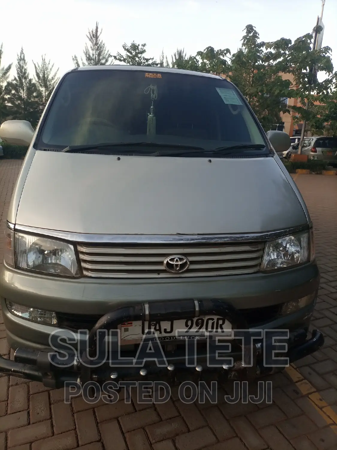 Toyota Regius 1997 Silver