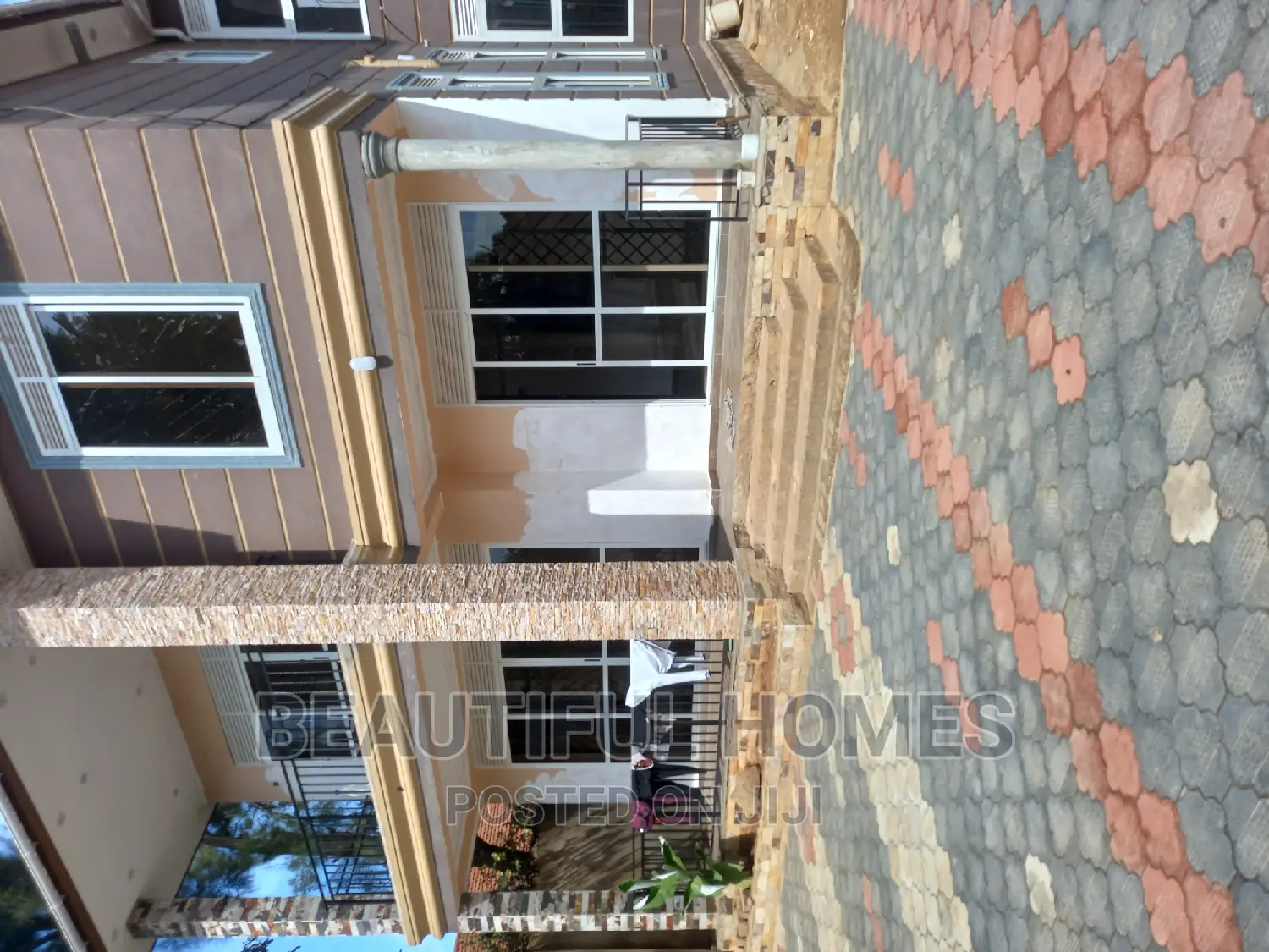 Furnished 5bdrm Duplex in Kansanga, Makindye for sale
