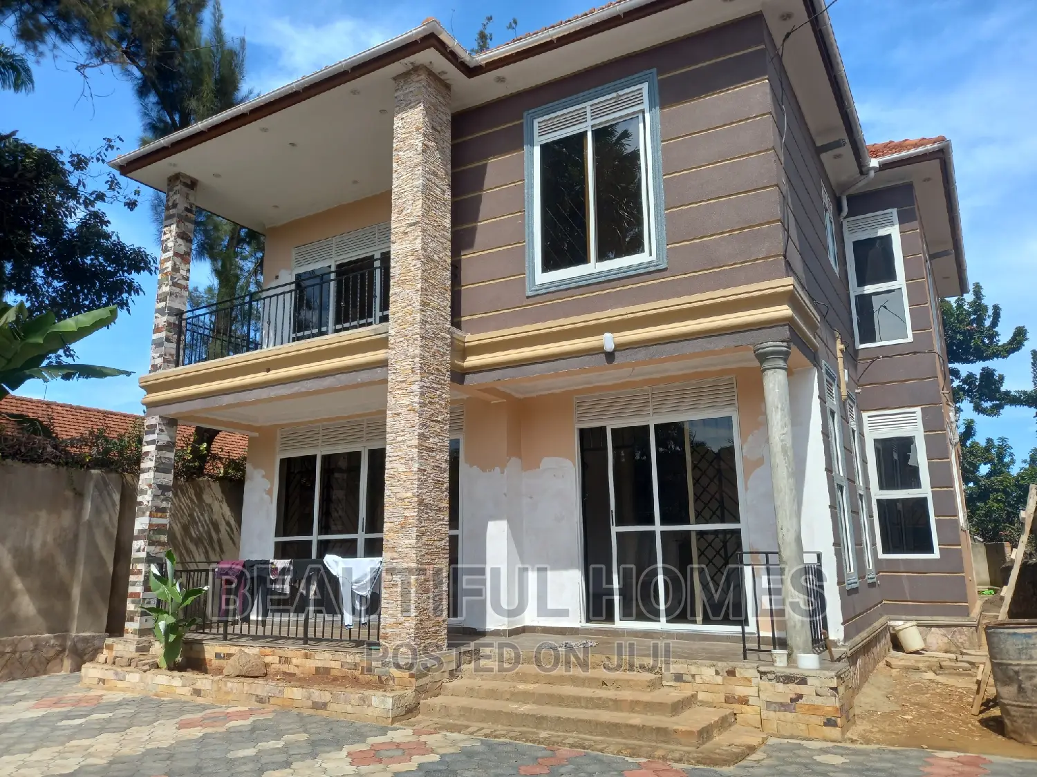Furnished 5bdrm Duplex in Kansanga, Makindye for sale