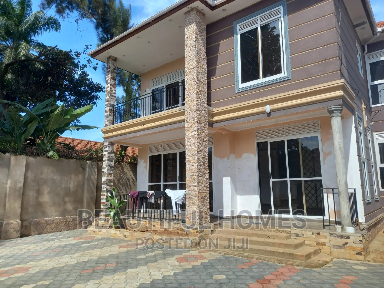 Furnished 5bdrm Duplex in Kansanga, Makindye for sale