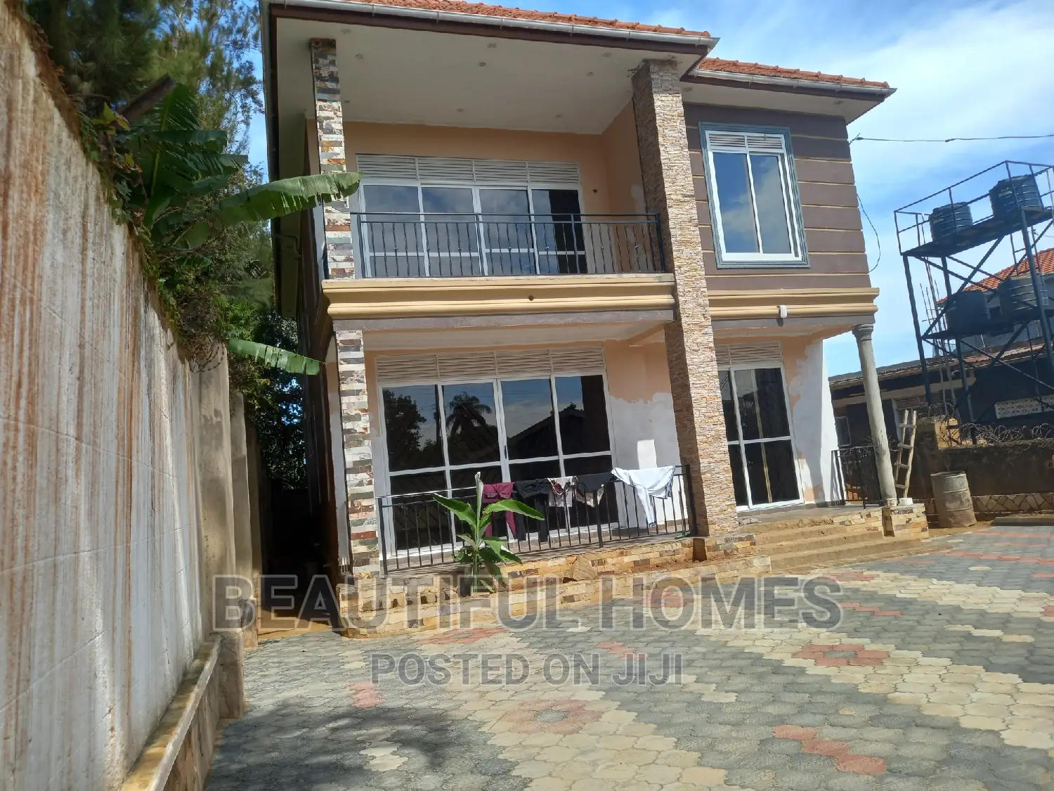 Furnished 5bdrm Duplex in Kansanga, Makindye for sale