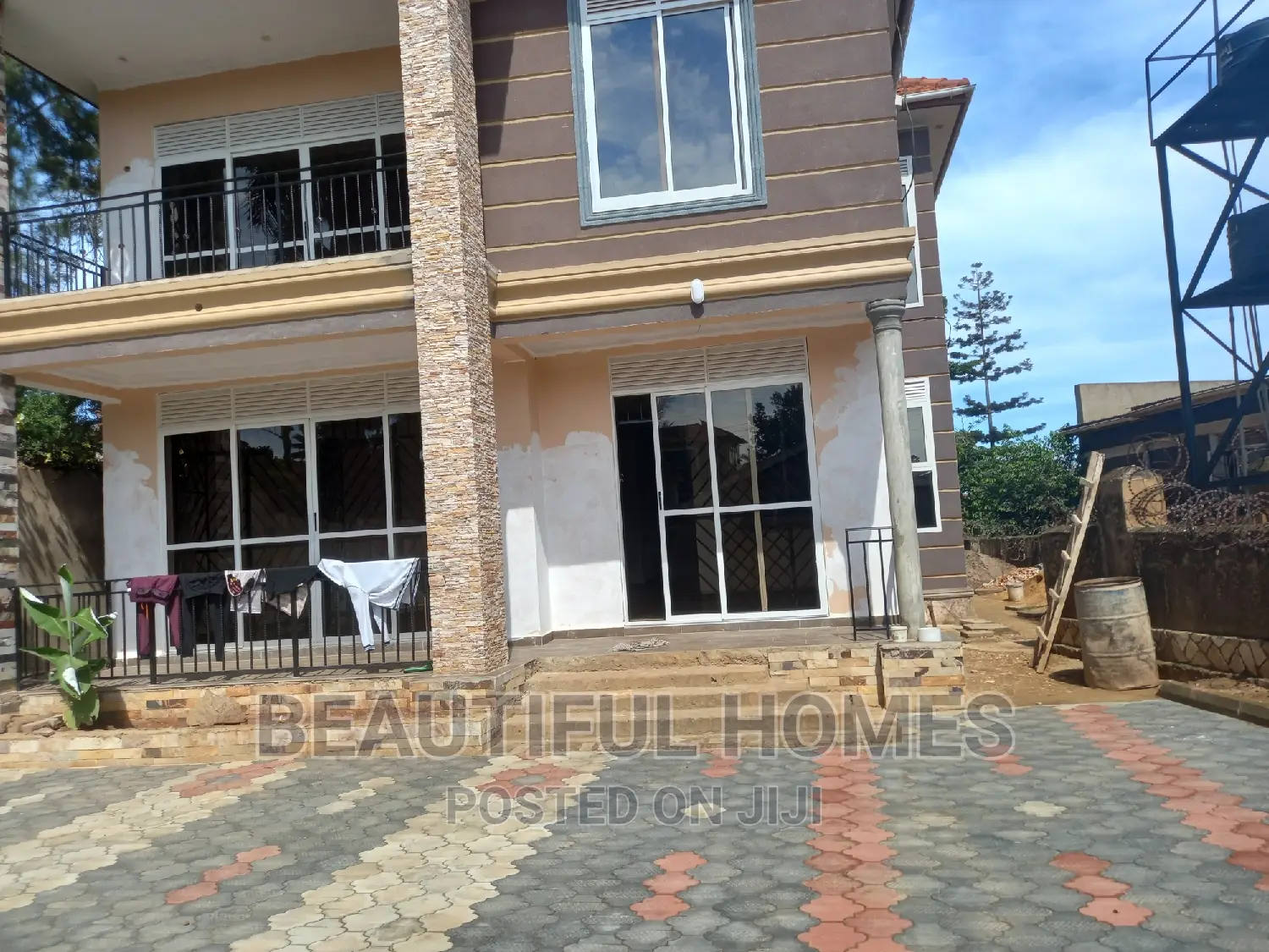 Furnished 5bdrm Duplex in Kansanga, Makindye for sale