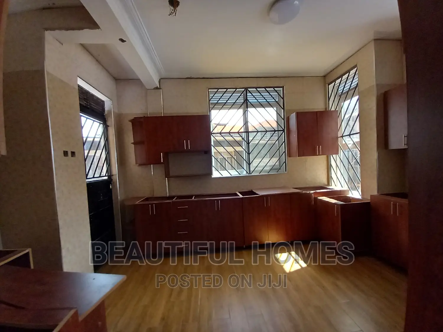 Furnished 5bdrm Duplex in Kansanga, Makindye for sale