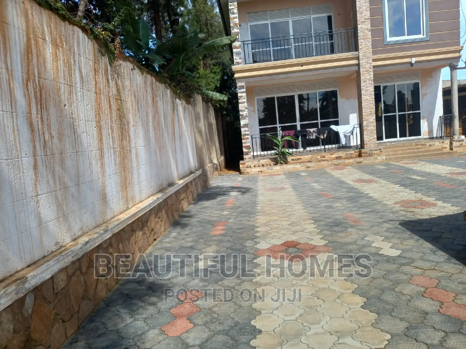 Furnished 5bdrm Duplex in Kansanga Corporate, Central Division
