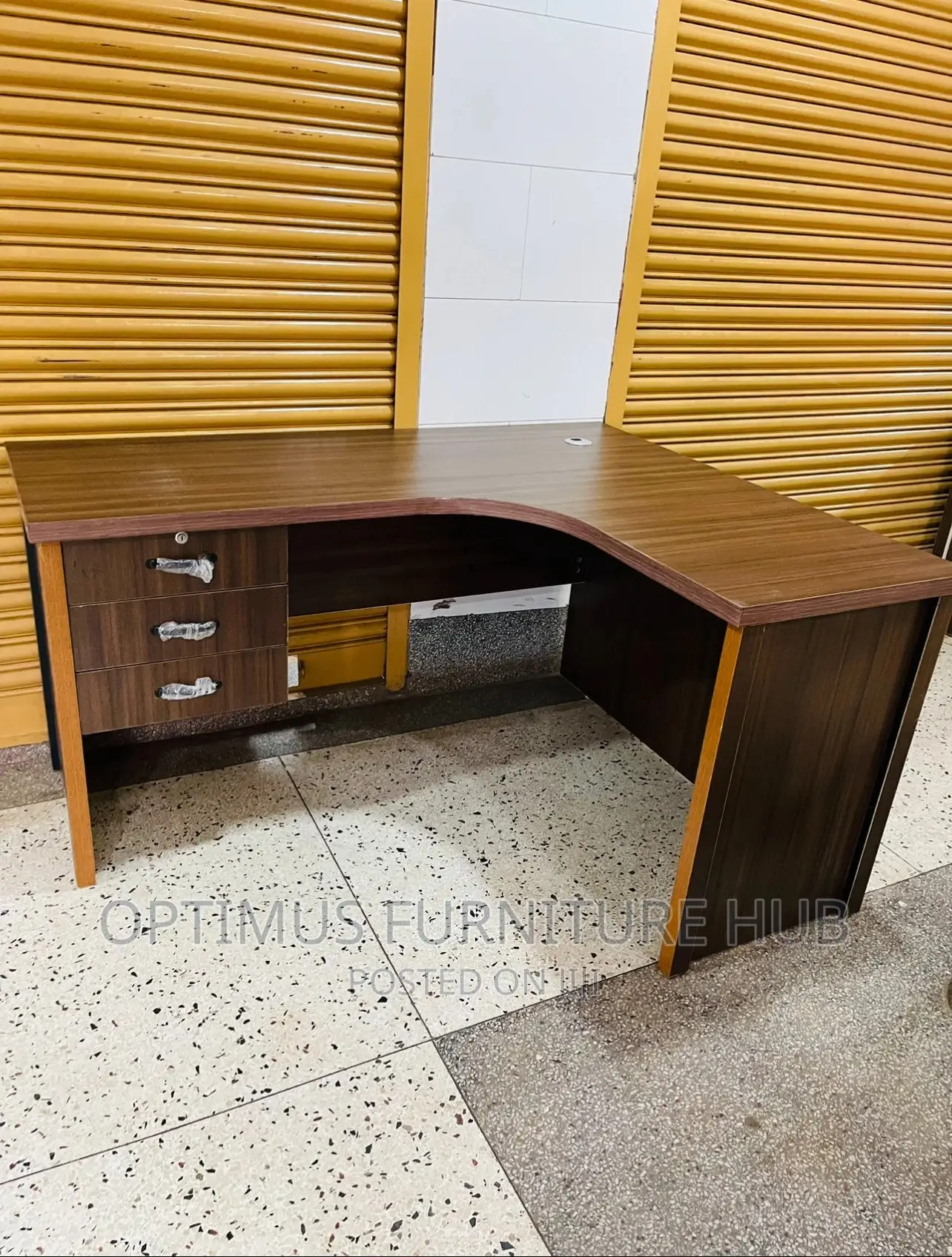Office Desk (Curved)