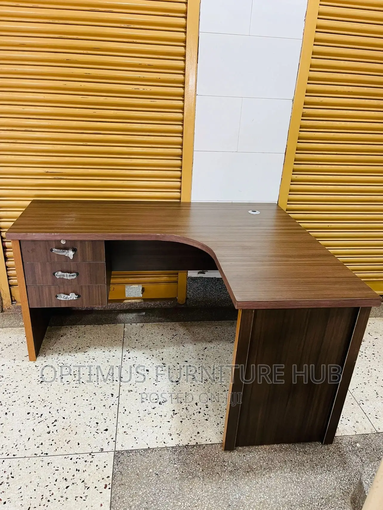 Office Desk (L-Shaped)