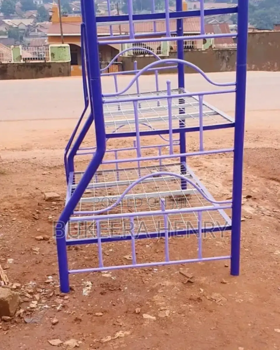 Big Pipe Triple Decker / Metallic Beds