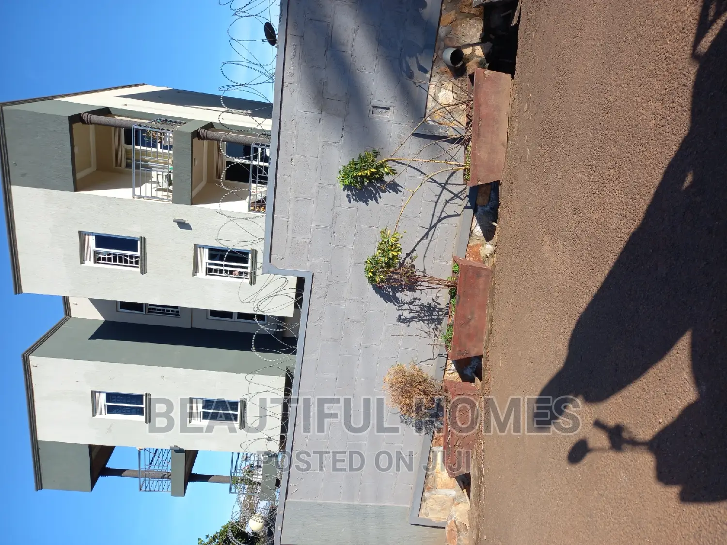 Furnished 1bdrm Apartment in Buziga Lake View, Makindye for sale