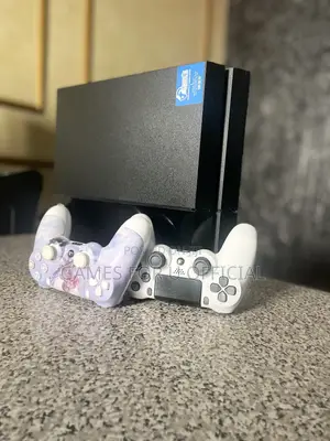 UK Used PS4 Standard Console 2pads