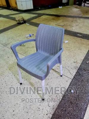 Armed Steel Leg Chair