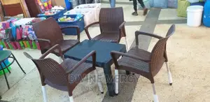 Aset of Atable and Chairs