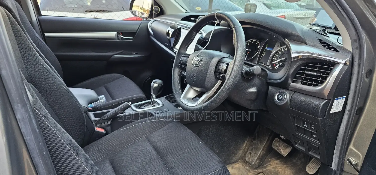 Toyota Hilux 2021 Green