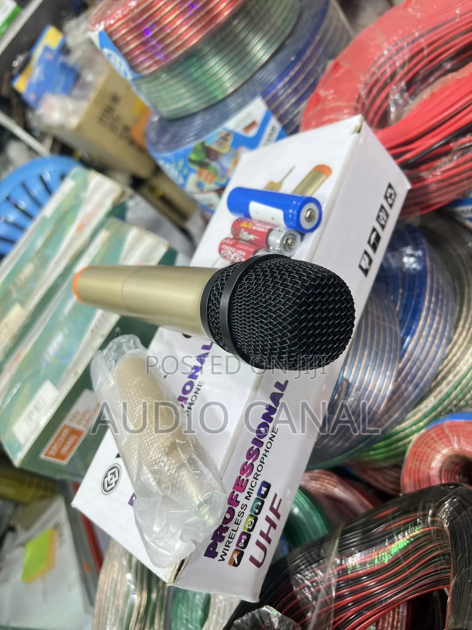 UHF Professional Wireless Microphone