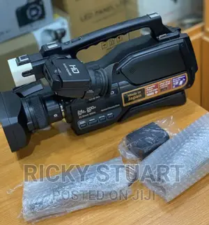 Sony HXR-MC 2500 + Stand (Heavy Duty)