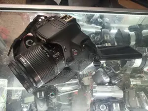 CANON EOS Rebel T4i/650d.
